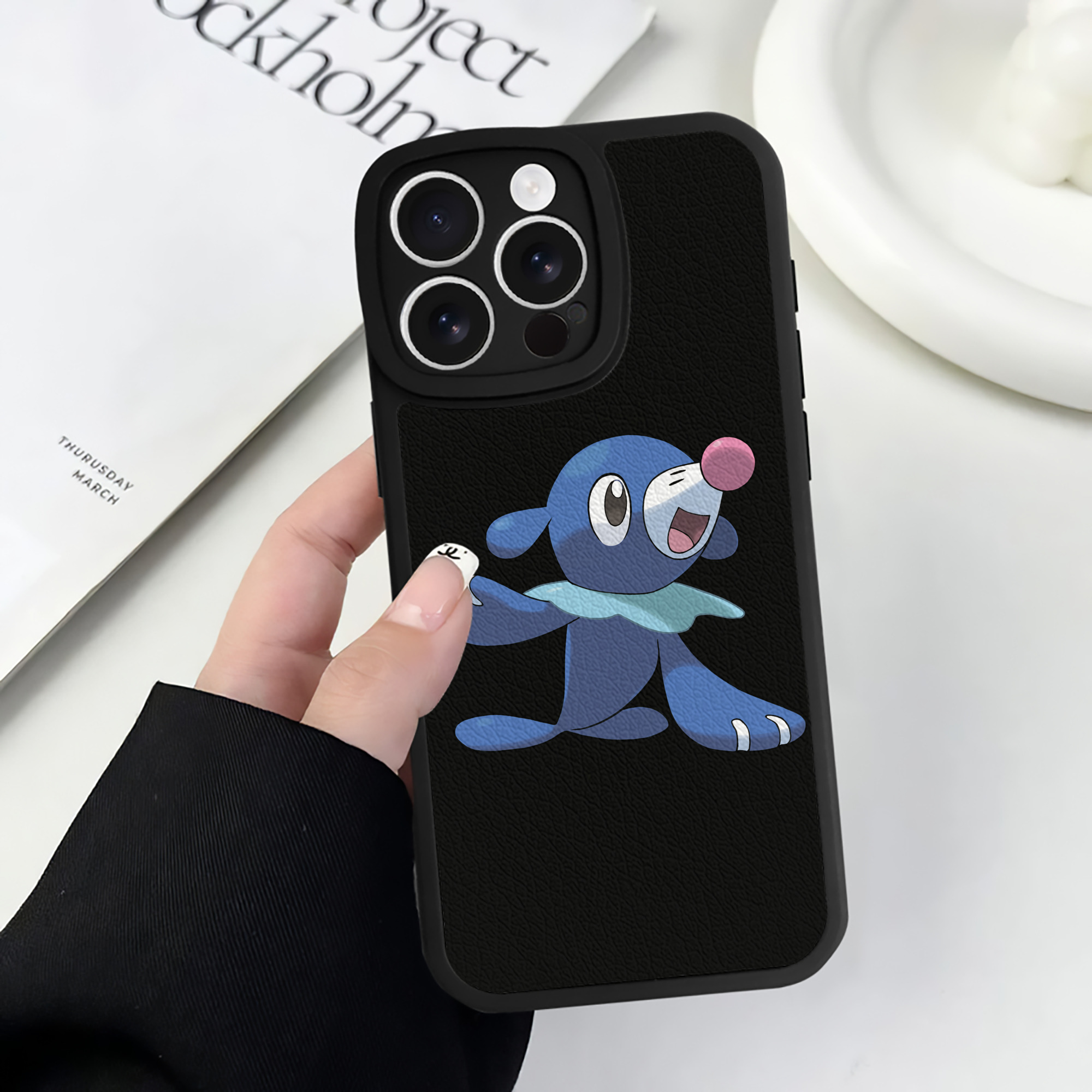 （画像用） ポケットモンスター Pokémon 【iPhone 16シリーズ対応】シリコンスマホケース（レザー調） 材質：シリコン